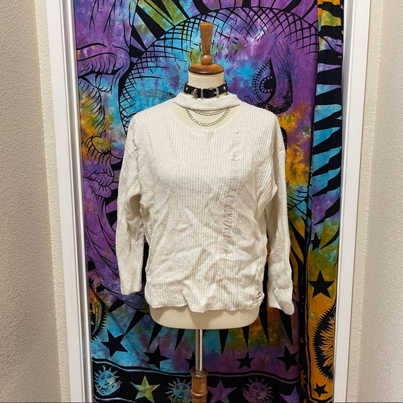 🌈 Lovely distressed cut out sweater - Picture 2 of 11